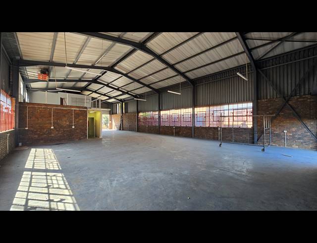 465M² WAREHOUSE TO LET IN SEBENZA